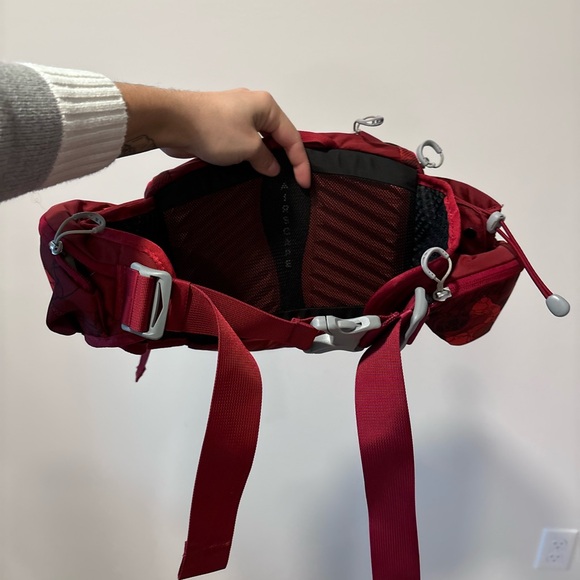 Osprey Savu 5 Belt Bag in Deep Red - Picture 6 of 7